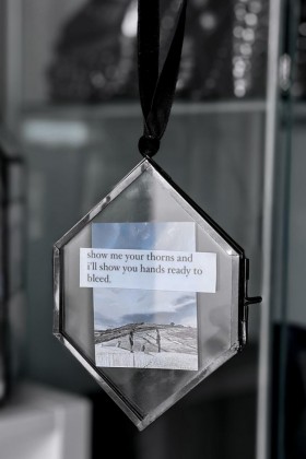  Oglinzi și decorațiuni de perete pentru casă | Ramă suspendată Killstar Moonlit